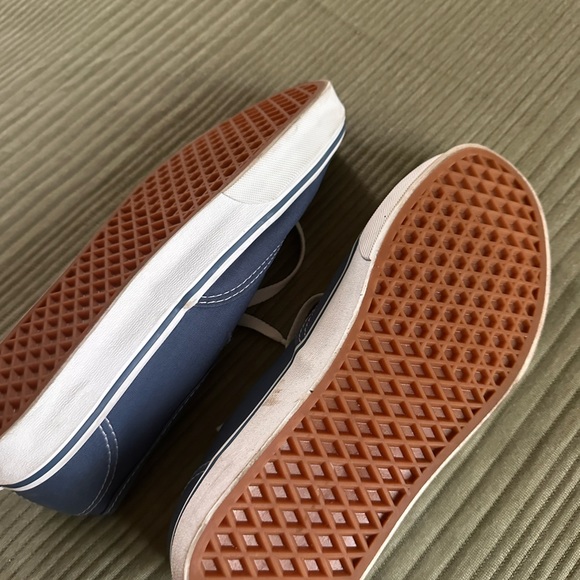 Vans - Picture 3 of 4